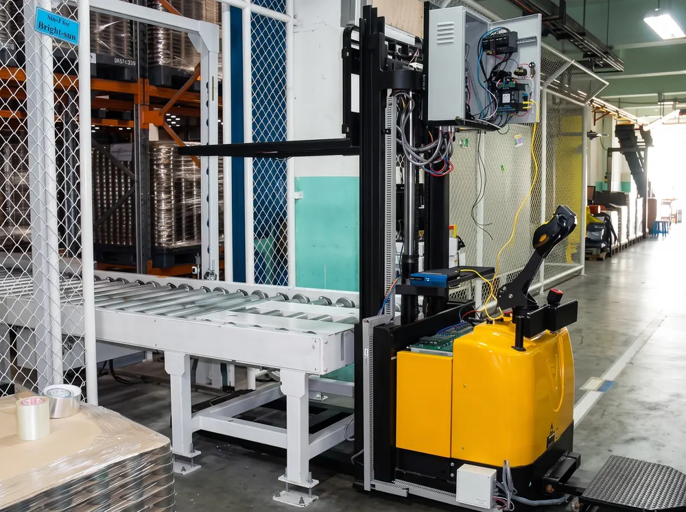 รถ AGV ไร้คนขับของ PN.kreis ลำเลียงสินค้าภายในอาคารผลิต