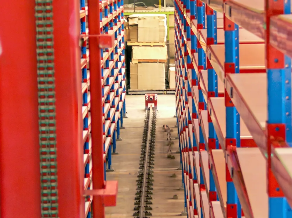ระบบ Stacker Crane จัดเก็บแผ่นลามิเนตในแร็คของ PN.kreis